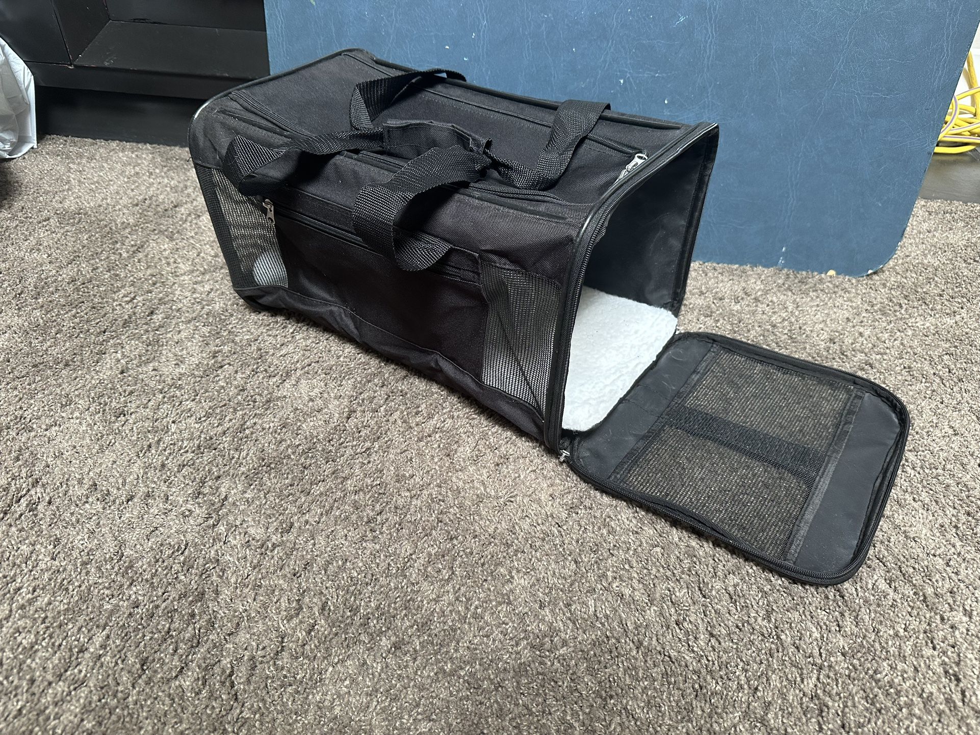 Sherpa Original Deluxe Pet Carrier 22lb Airline Approved