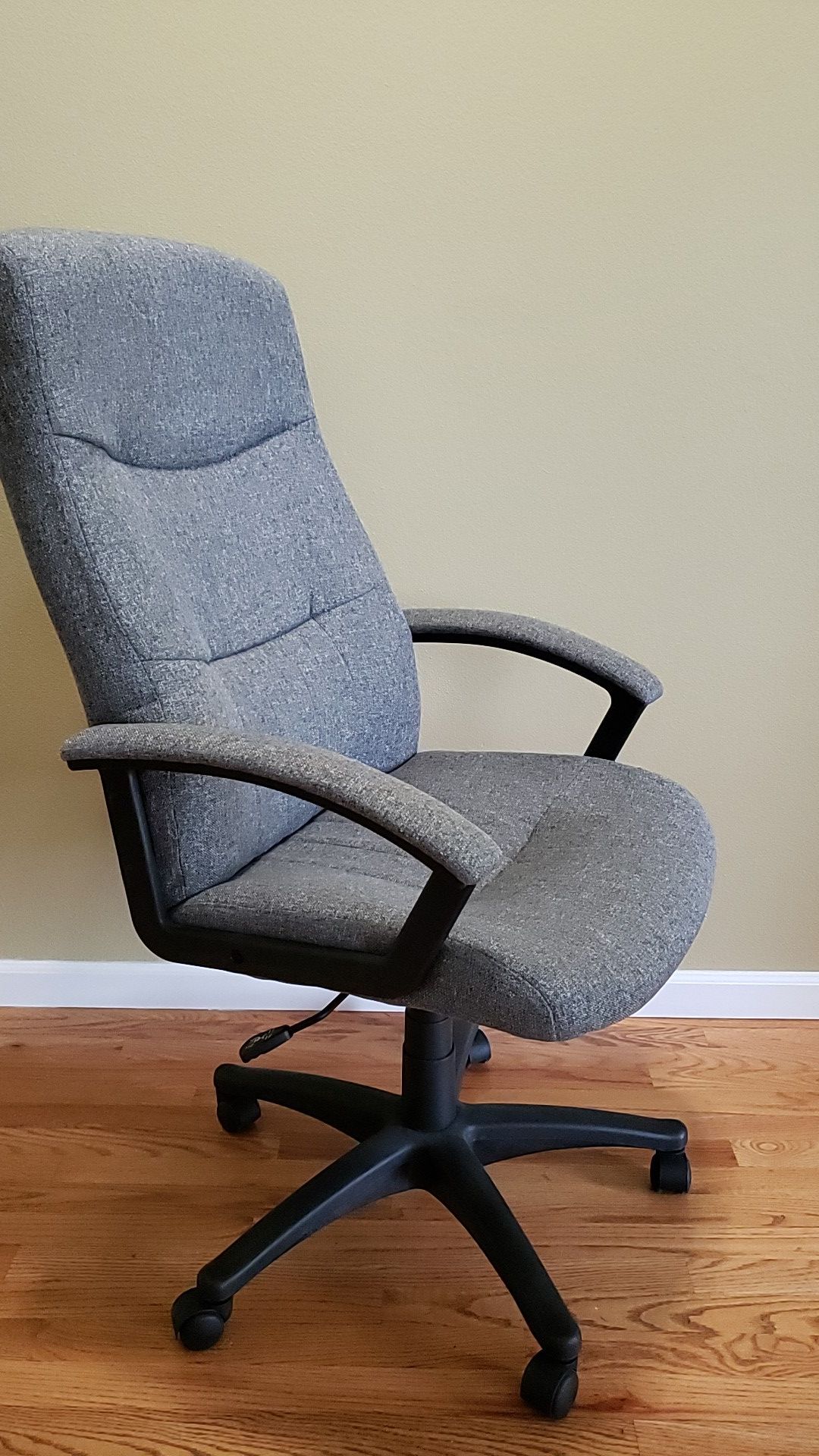 Comfortable desk chair