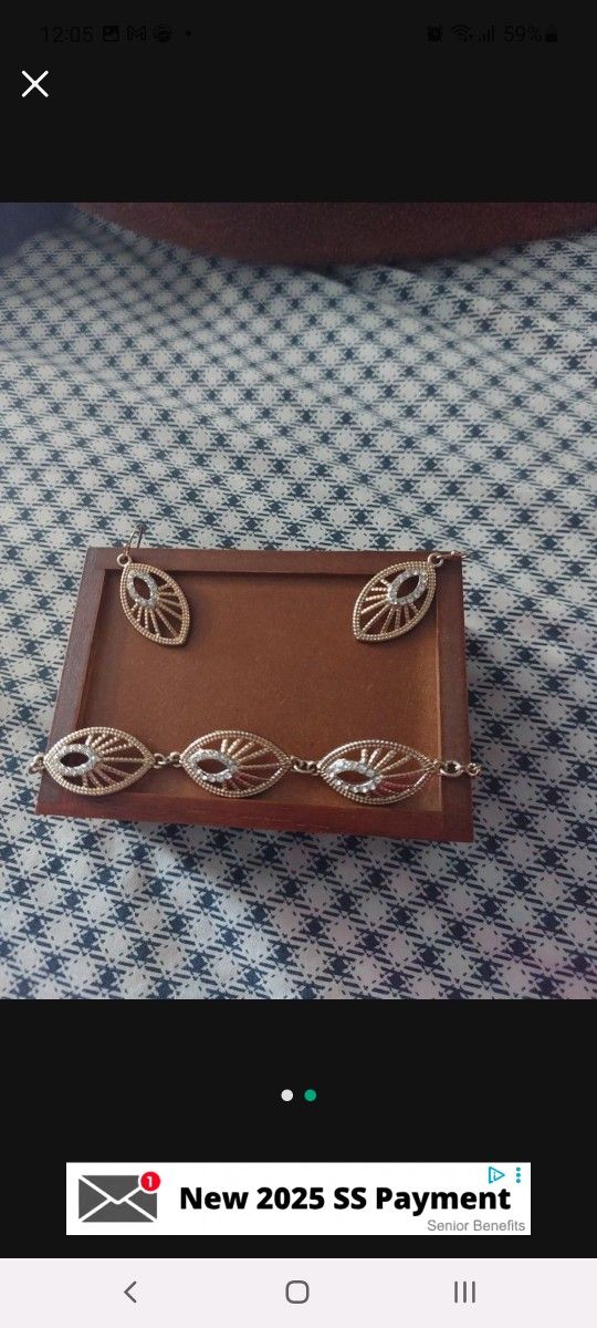 Avon Bracelet And Earings Set
