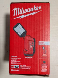 Milwaukee M12 Rover multi-directional light