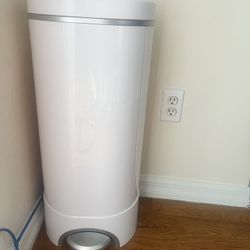 Munchkin diaper Pail 