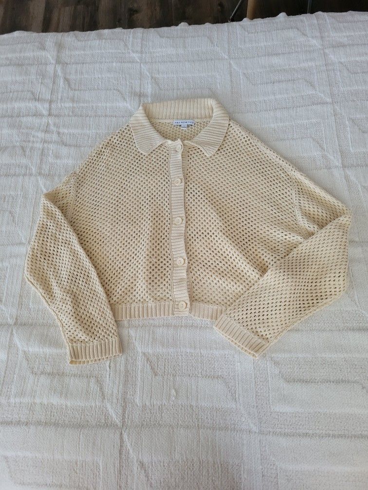 Long Sleeve Biege Shirt With Buttons And A Collar