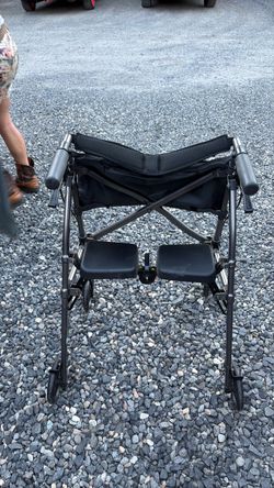 Fold up walker