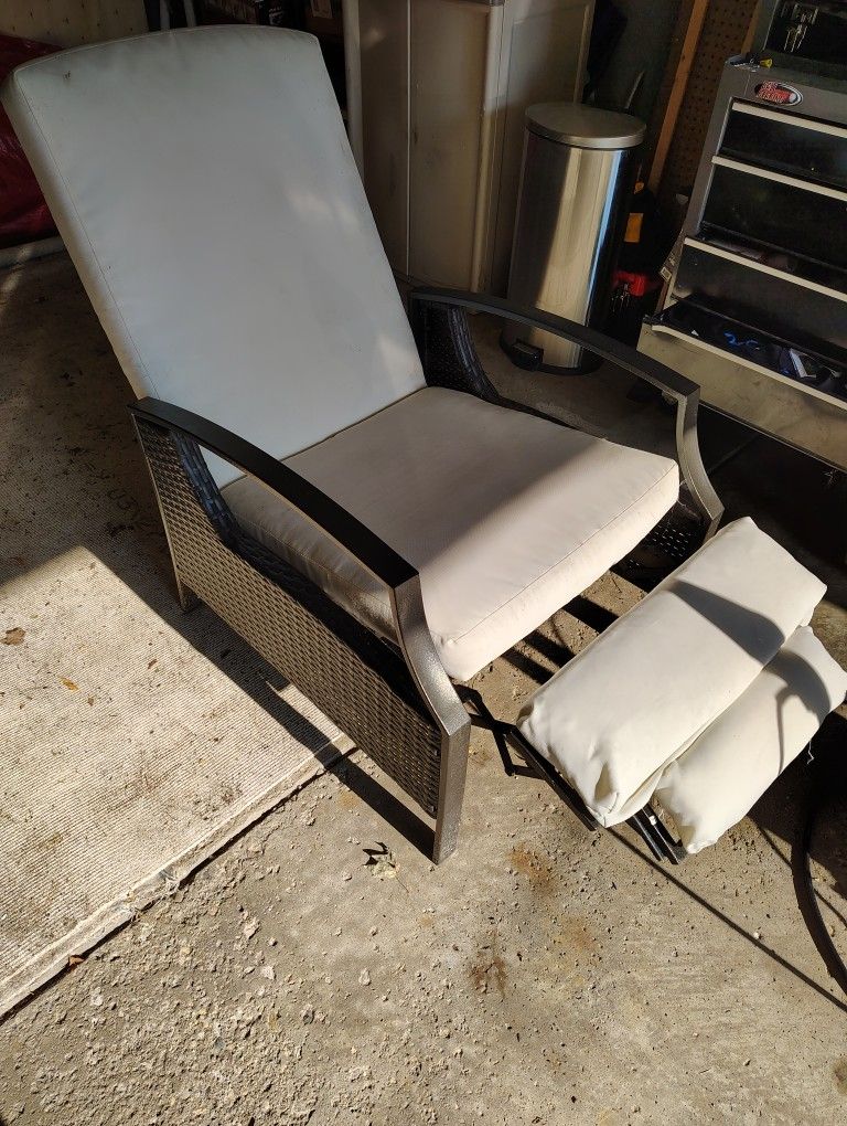 Outdoor Wicker Chair With Cushions