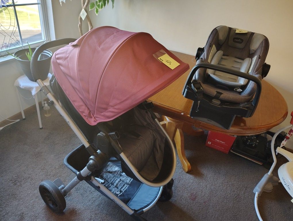 Baby Stroller And Car Seat Connects Together