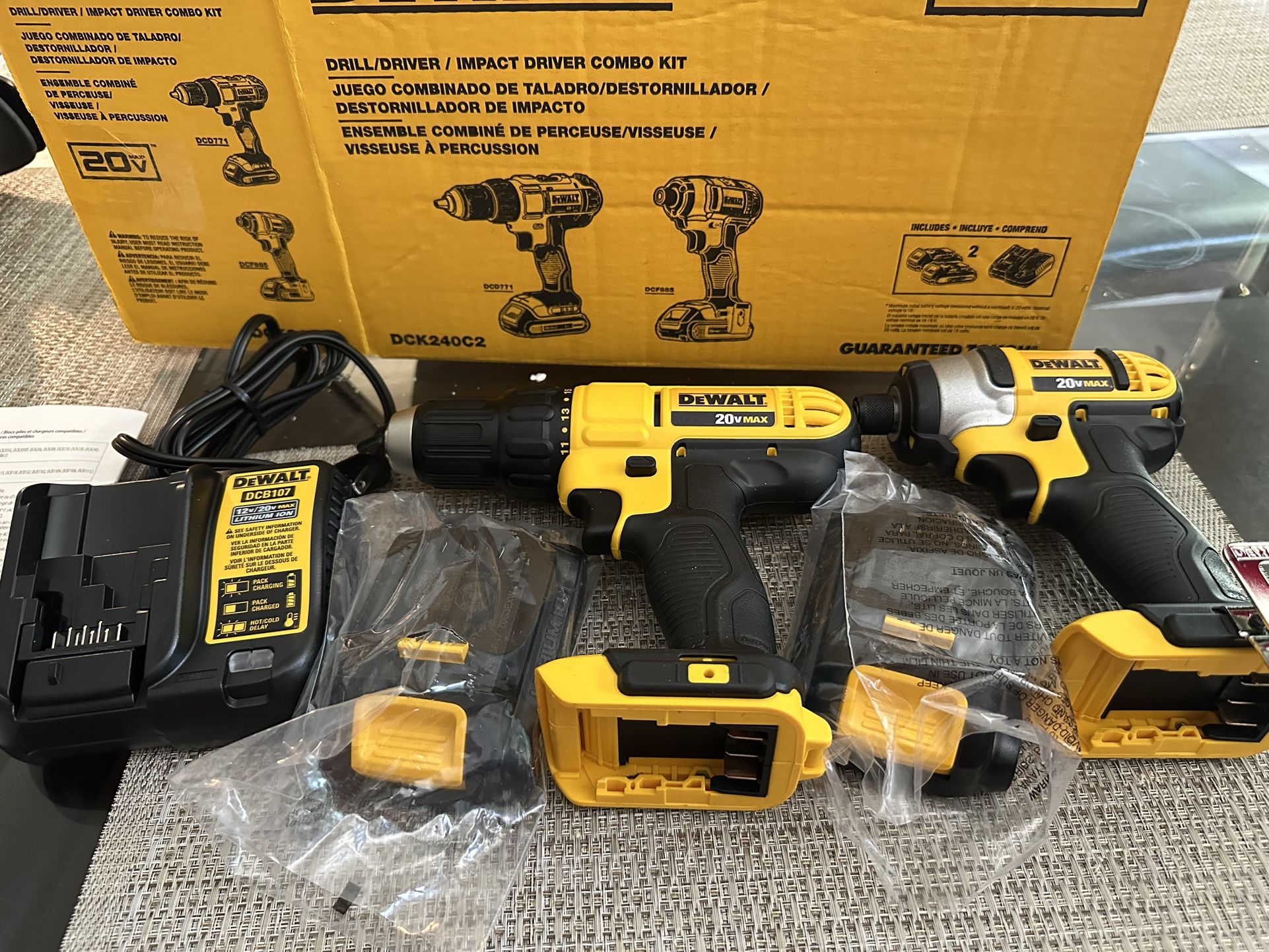 Dewalt 20v Max Cordless Drill / Impact Combo Kit