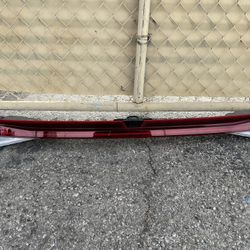 2021-2023 HYUNDAI ELANTRA REAR CENTER TAIL LIGHT W/ LED OEM 