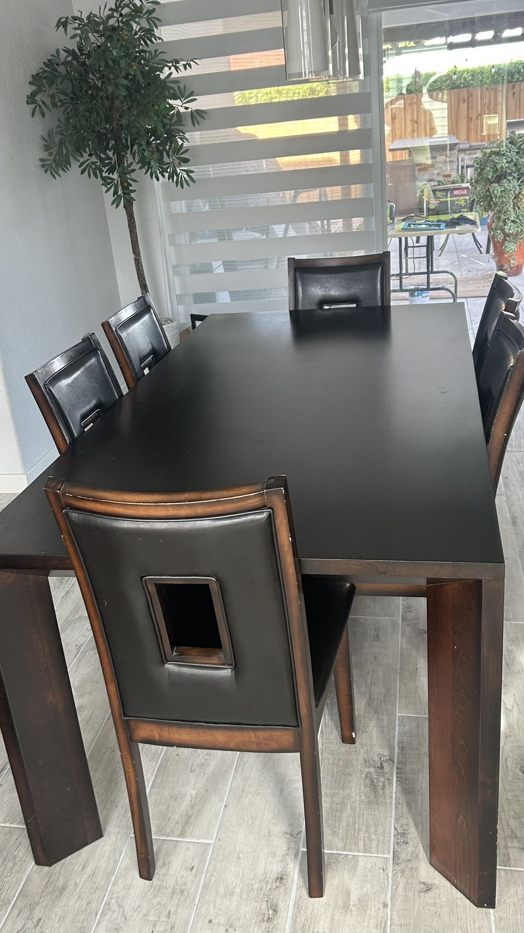 Dinning Table And Chairs