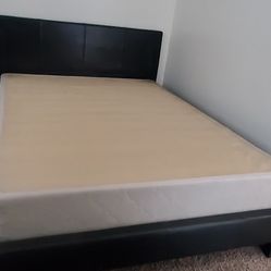 Queen leather bed ⁸