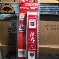 Milwaukee
9" Torpedo Level with Lighted Vials
