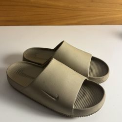 Nike Slide (Size 11)
