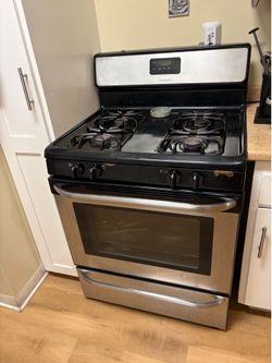Frigidaire Gas Stove - MUST GO BY TODAY 7/10