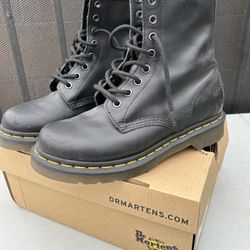 Black Boots Dr Martins