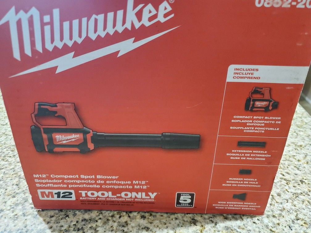 Milwaukee M12 Compact Spot Blower Leaf Blower