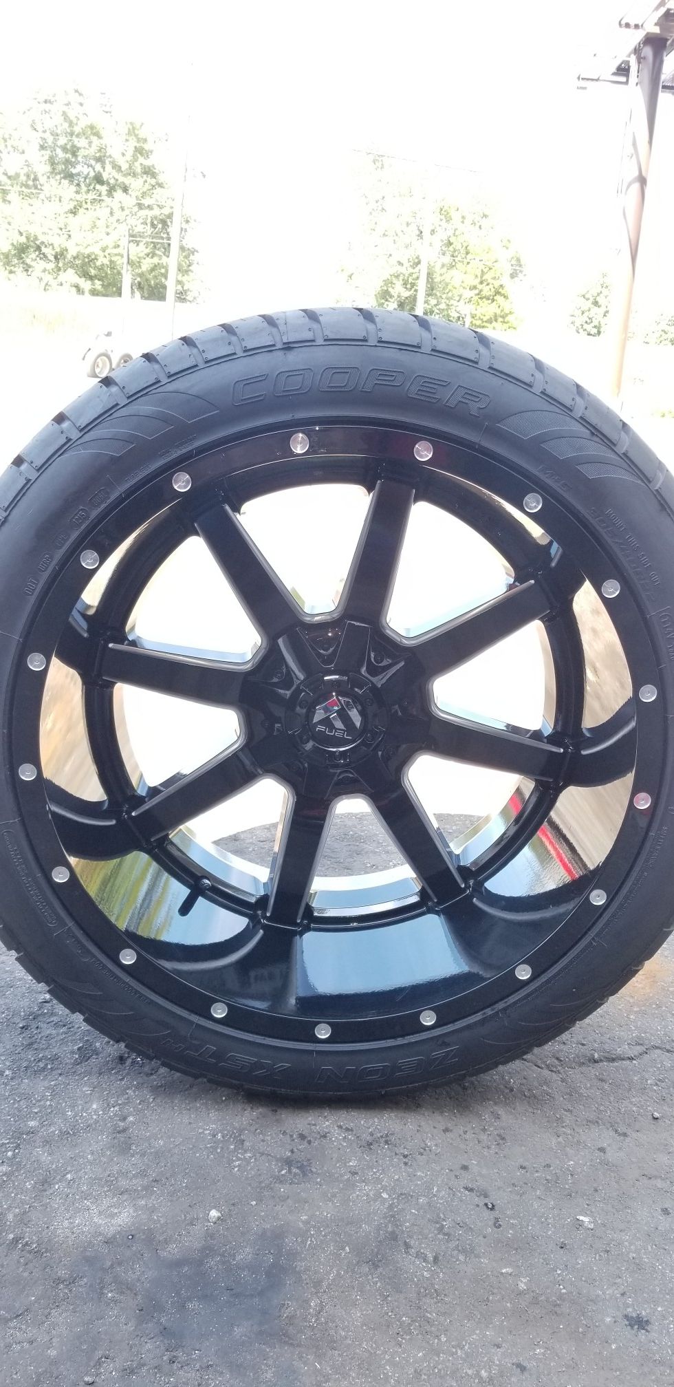 22x12 Fuel Mavericks ET. -44 "Chevy,Gm,Ford" "6.lug only NEW TIRES 305-40-22