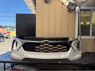 2024 2025 CHEVROLET TRAX FRONT BUMPER COVER OEM USED