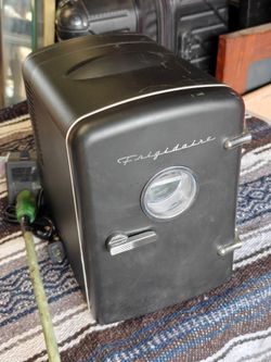 Frigidaire 6-Can Retro Mini Personal Fridge in Black
