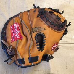 Rawlings RCM22 "The Bull" 32" baseball catcher's mitt, designed for right-handed throwers. It's a well-padded mitt known for its durability and abilit