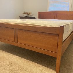 Queen Size Wood Bed Frame And Mattress 