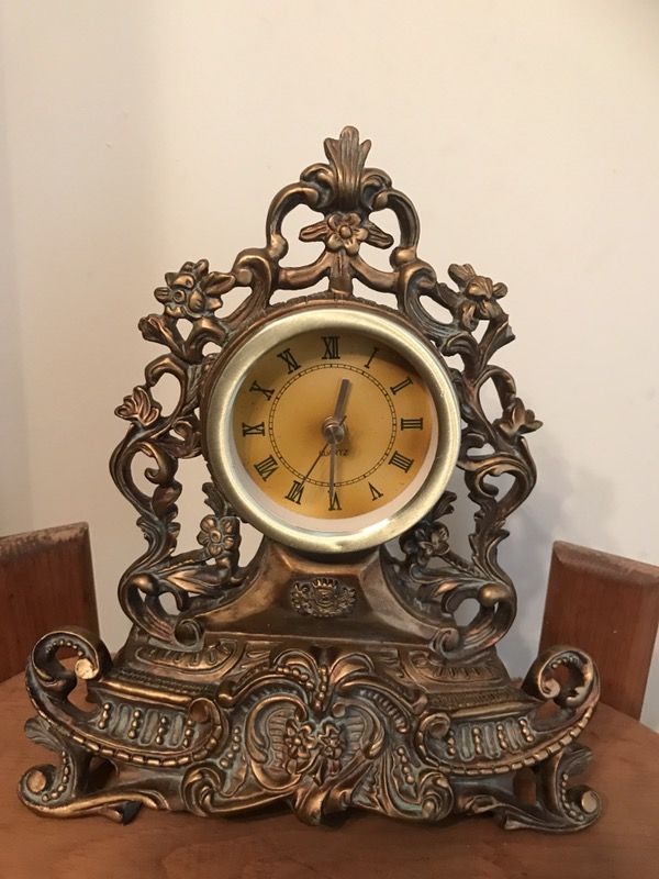 Table VINTAGE REPLICA CLOCK