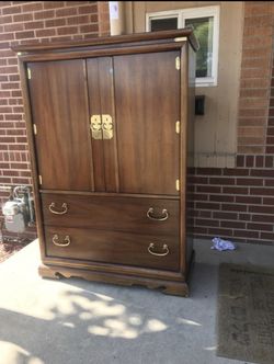 Cabinet/Entertainment Center