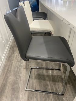 3 Barstools Set