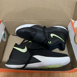Kyrie Flytrap lll