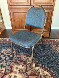 6 Stackable chairs