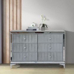 Scher Velvet 6 Drawer Dresser Fully Assembled with Gold Legs and TrimDrawer Interior
4.5'' H
Overall Dimensions
27'' H X 47'' W X 15.5'' D
Overall Pro
