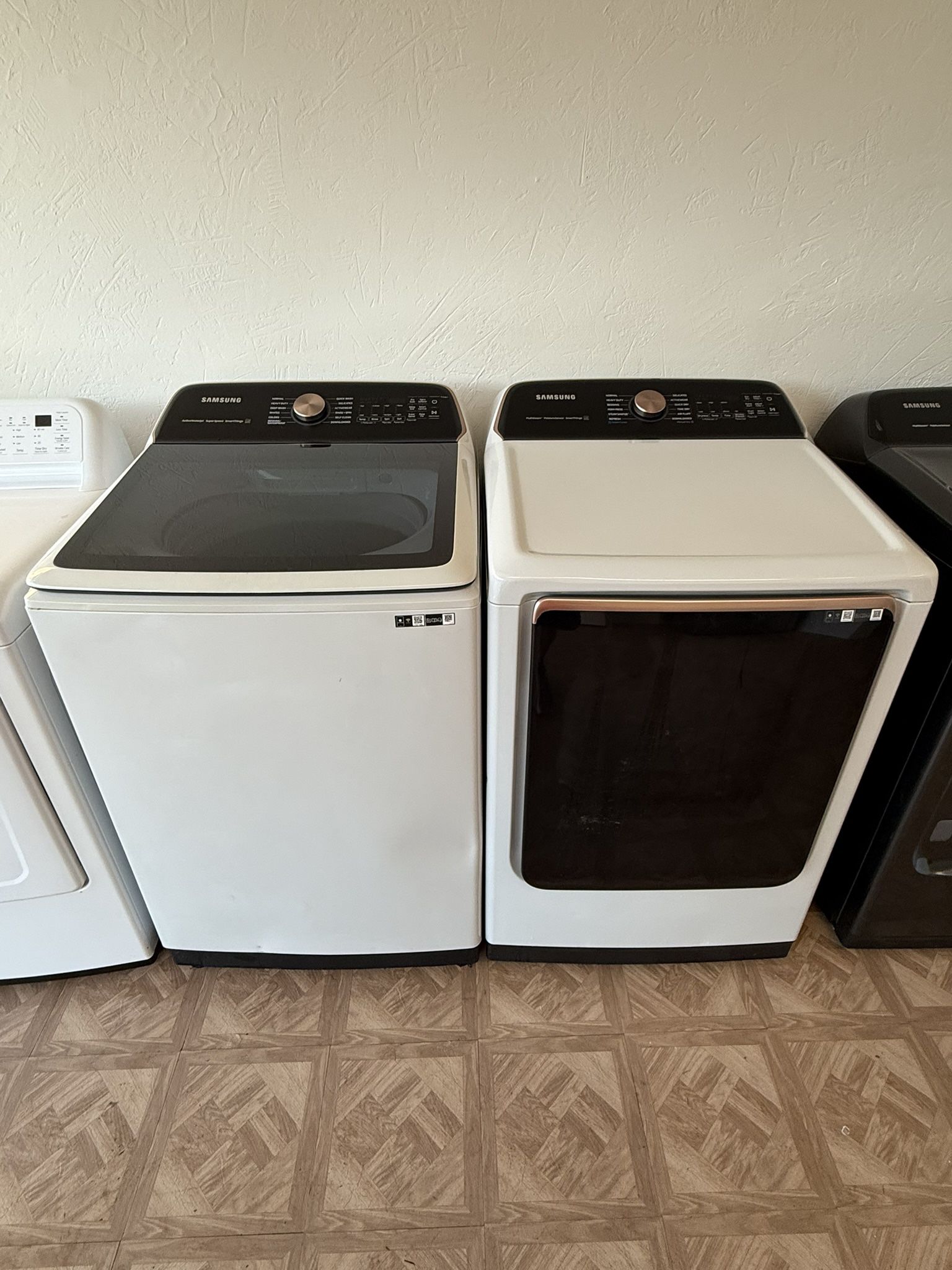SAMSUNG WASHER AND DRYER SET XL CAPACITY.
