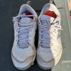 New balance fast-pitch shoes