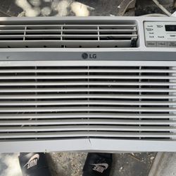 LG Air Conditioner Works Well