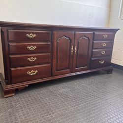Thomasville 9 Drawer Dresser 