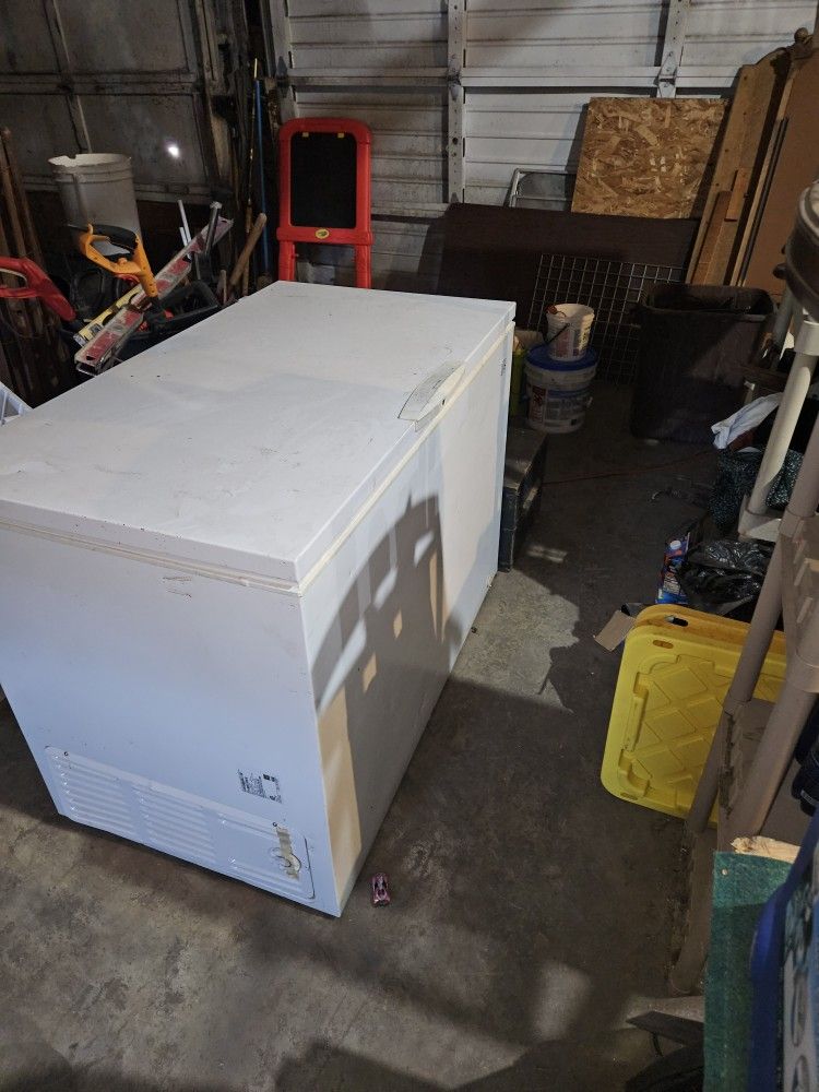 Chest And Up Right Freezers  A Ton Of Home  Goods