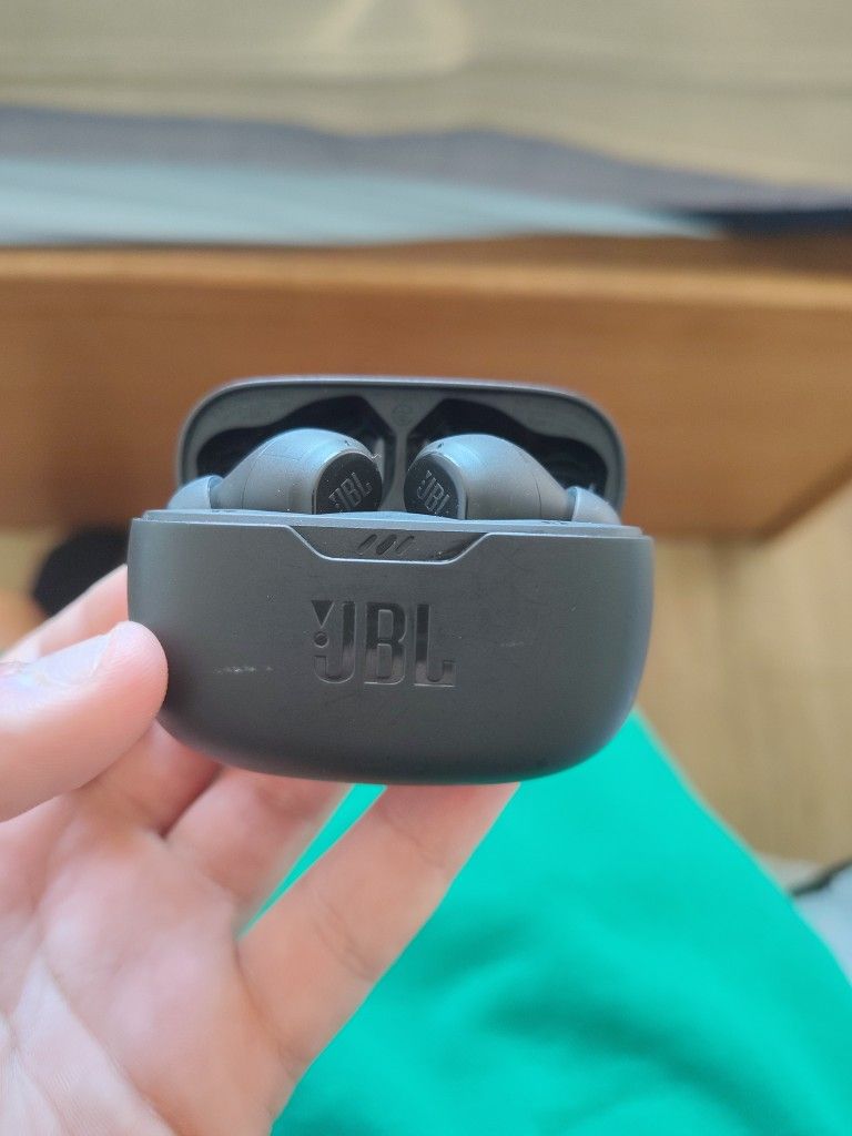 JBL Wireless Earphones