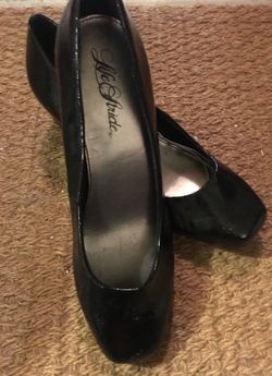 New with tags size 8 shiny black wedge shoes