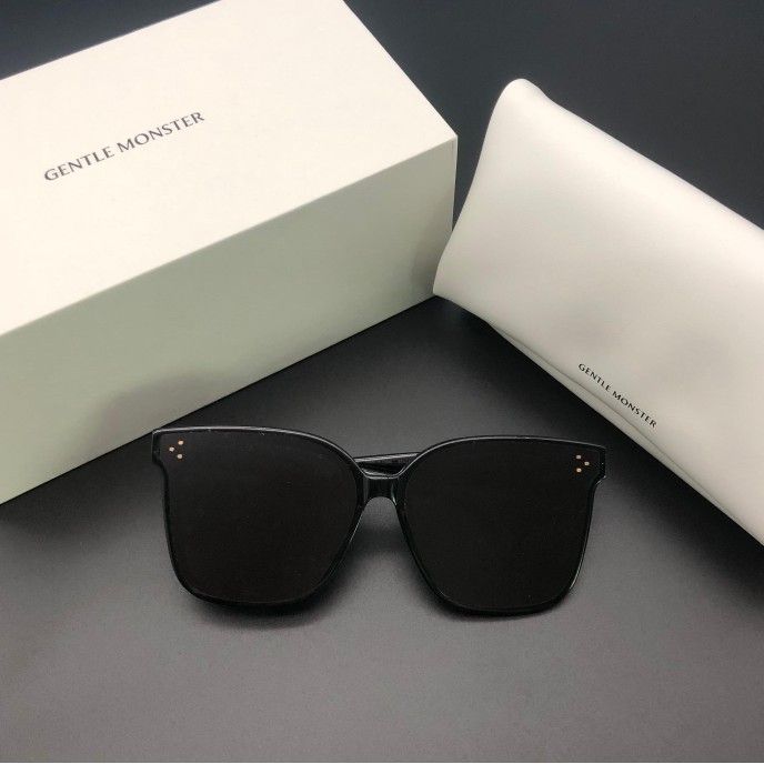 Gentle Monster Her Sunglasses in Black