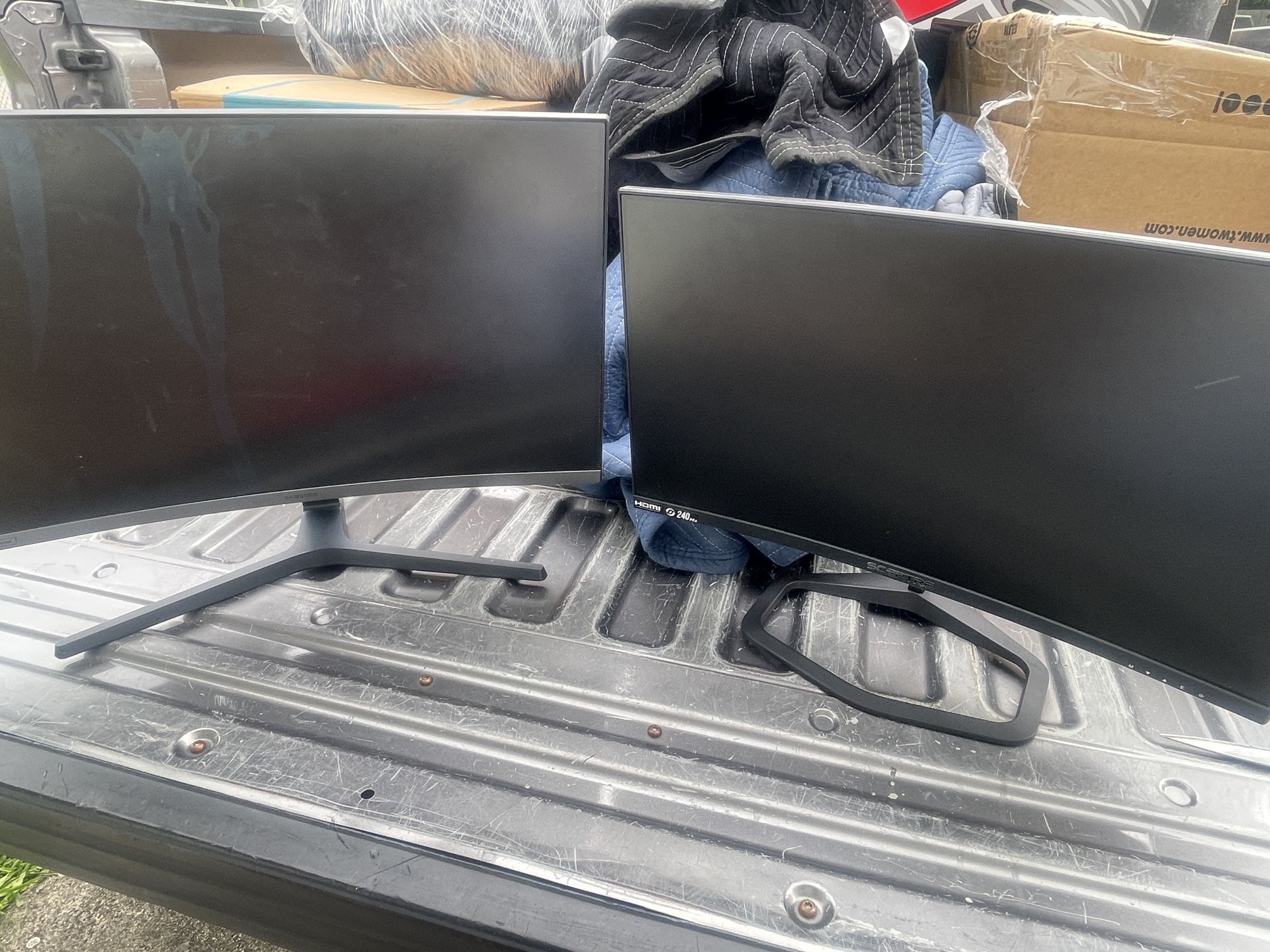 2 Monitors