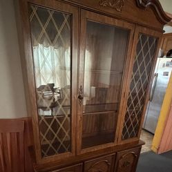 Antique China Cabinet – Solid Wood – Beautiful Det