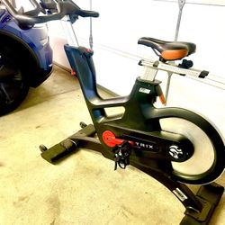 Matrix IC7 Gym Quality Spin Bike 