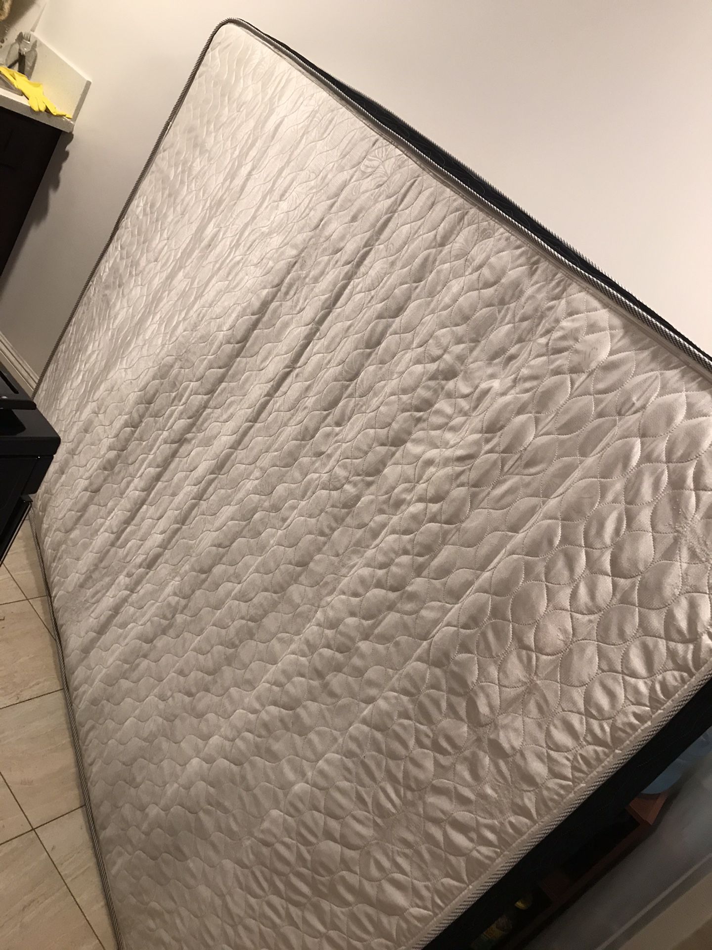 Free Queen size mattress great conditions super clean