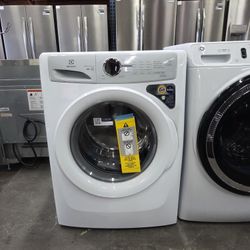 Electrolux front load washer White new