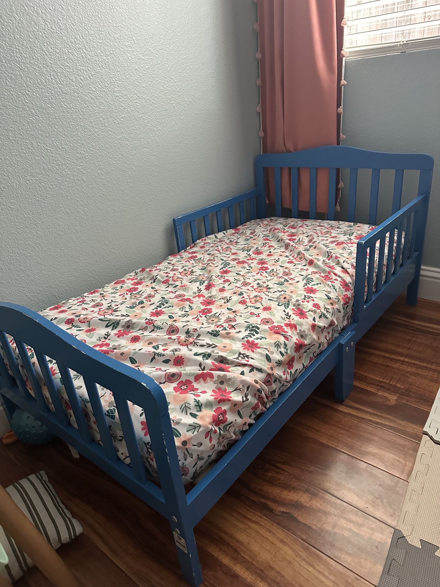 Toddler bed