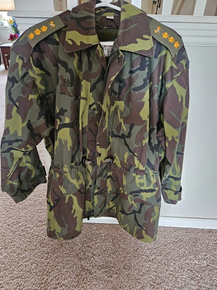 Men's XL or Large Camo Coat