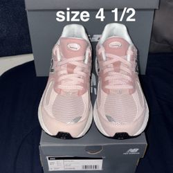 New Balance  Size 4 1/2 