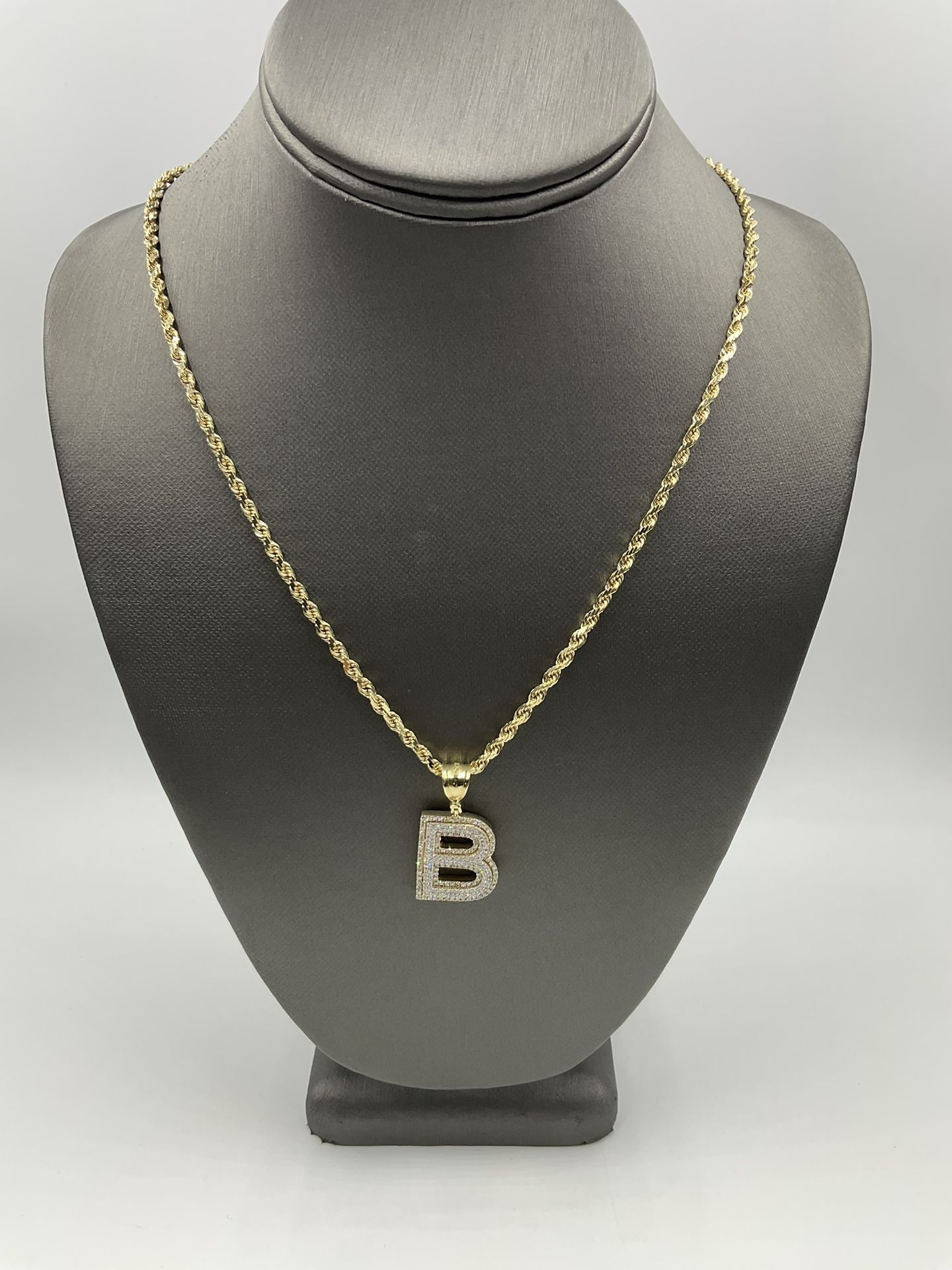 14KT YELLOW GOLD 20” ROPE LINK CHAIN 2.25MM 16.2GR & 10KT YELLOW GOLD “B” CHARM W/ 1.75TDW
