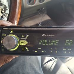 STEREO PIONEER CD AUX USB BLUETOOTH CAMBIA DE DIFERENTES COLORES GOOD CONDICIÓN ABLO ESPAÑOL