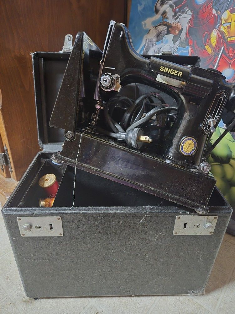 Singer Featherweight Sewing Machine