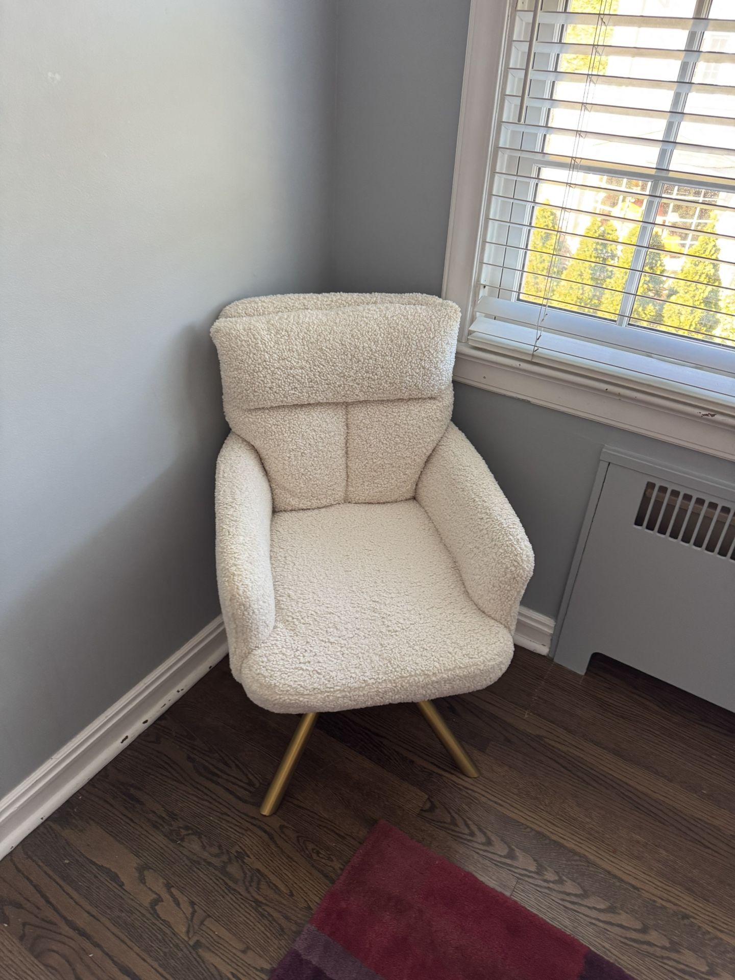 Comfy White Fluffy Chair