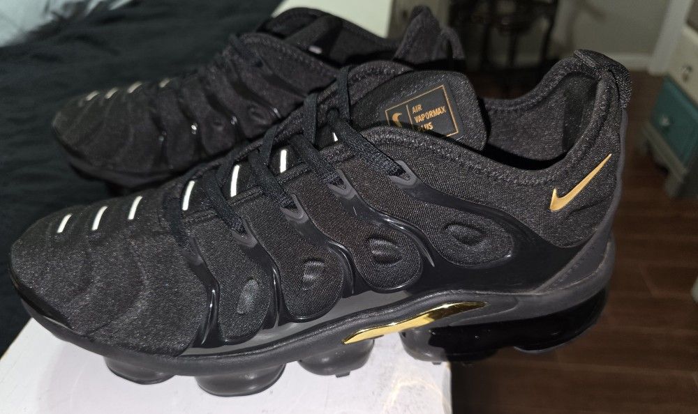 MEN'S NIKE AIR VAPORMAX PLUS ATHLETIC SHOES 
